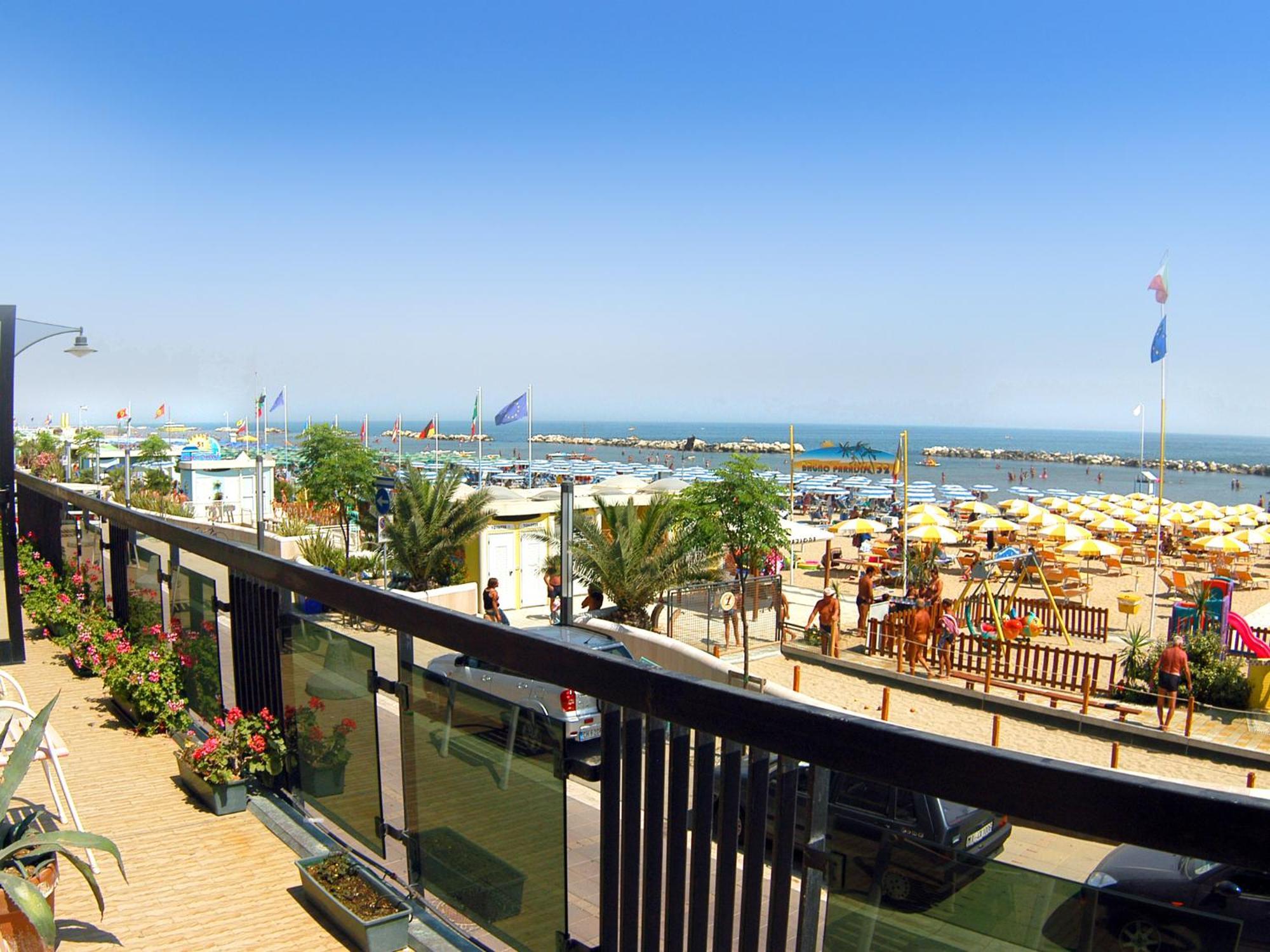 Hotel Continental เบลลาเรีย-อีเจอา มารีนา ภายนอก รูปภาพ