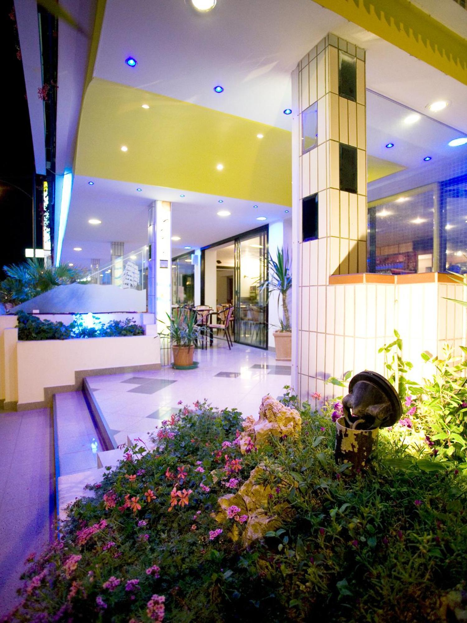 Hotel Continental เบลลาเรีย-อีเจอา มารีนา ภายนอก รูปภาพ